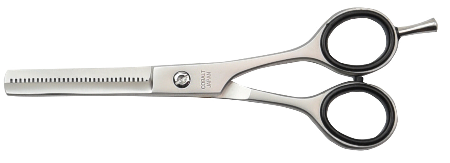 Modelling scissors with one-sided serration